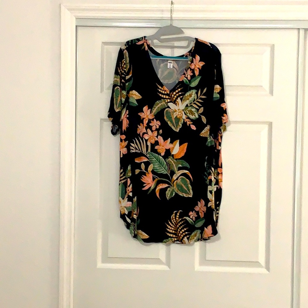 Short sleeve v-neck